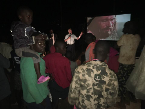 Nairobi-Kenya-showing-the-Jesus-Film-1